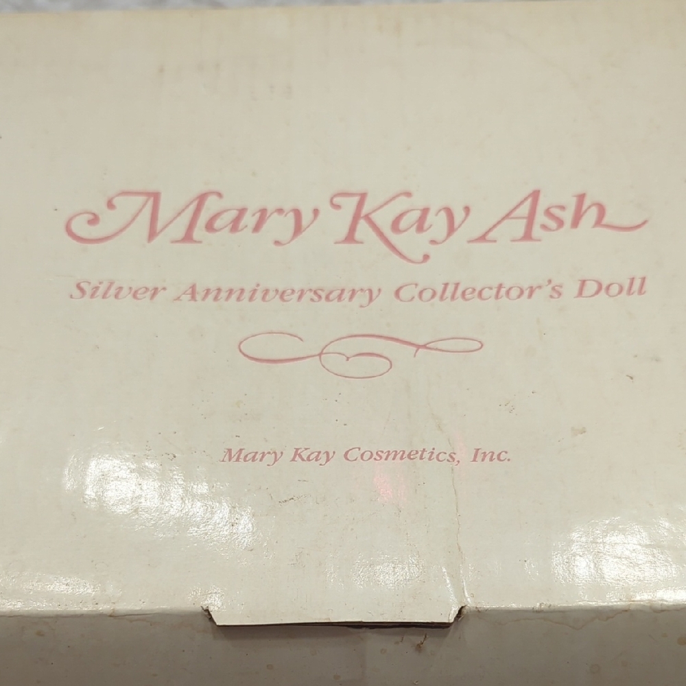 Mary Kay Ash Silver Anniversary Ceramic Doll In Original Box - Picture 3 of 6